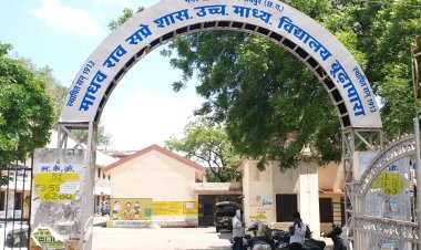सप्रे स्कूल में आर्ट्स-कॉमर्स के छात्रों को दी जा रही थी TC लेने की सलाह, NSUI के साथ कलेक्ट्रेट पहुंचे छात्रों के विरोध के आगे झुका विभाग