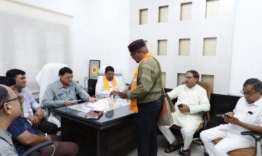 उद्योग मंत्री लखनलाल देवांगन ने 'सहयोग केंद्र' में सुनीं कार्यकर्ताओं की समस्याएं, त्वरित निराकरण के दिए निर्देश