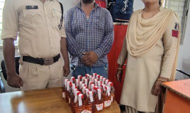 थाना टिकरापारा पुलिस द्वारा क्षेत्र के देवपुरी भाठागांव पर अवैध शराब विक्रय करने वाले आरोपी अजय जांगडे को अवैध शराब के साथ किया गया रंगेहाथ गिरफ्तार।