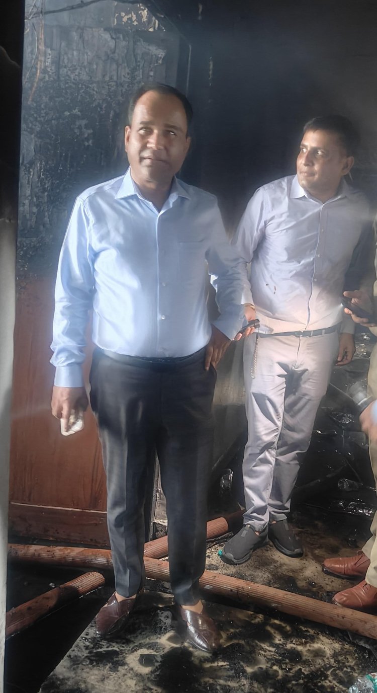 जयस्तम्भ चौक बॉम्बे मार्केट स्थित सेंट्रल बैंक ऑफ इंडिया के जोनल ऑफिस में लगी आग पर काबू