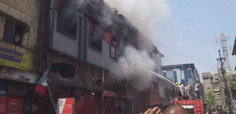 रायपुर: MG रोड की ऑटोमोबाइल दुकान में भीषण आग, मची अफरा-तफरी