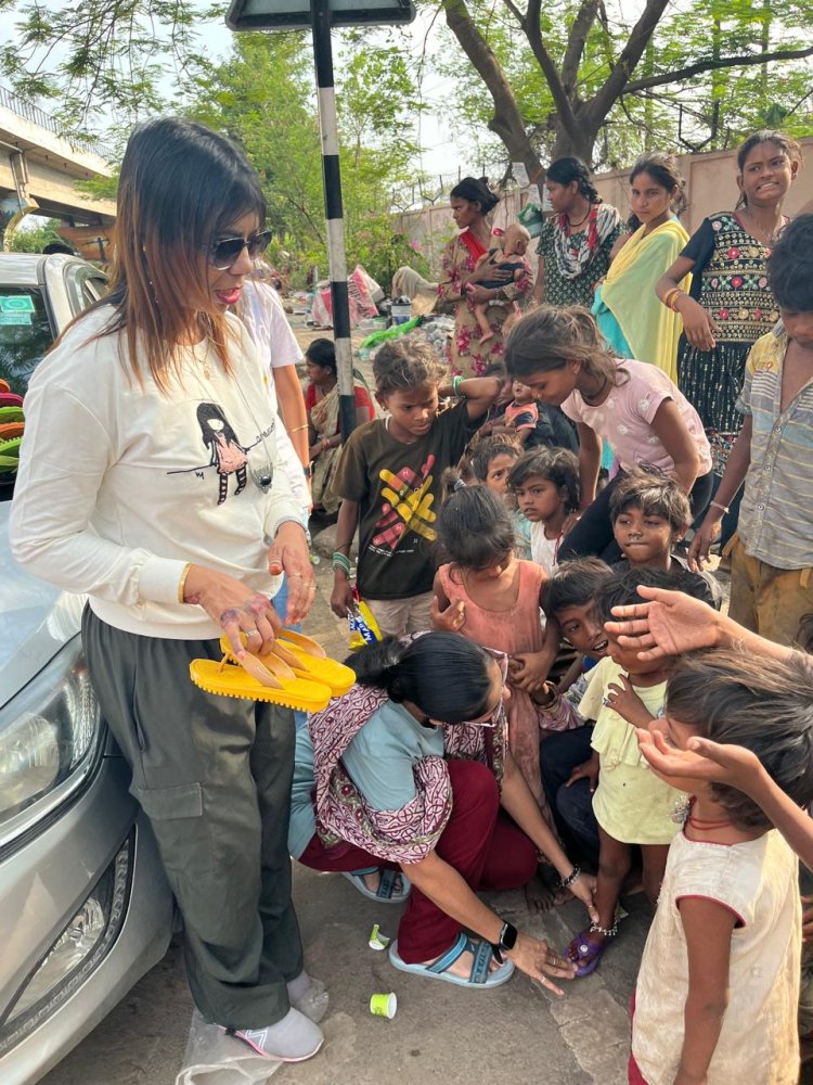 कनिष्का फाउंडेशन की सराहनीय पहल: भीषण गर्मी में जरूरतमंदों को बांटे चप्पल-कपड़े और नाश्ता, 19 तारीख को फिर लगेगा शिविर