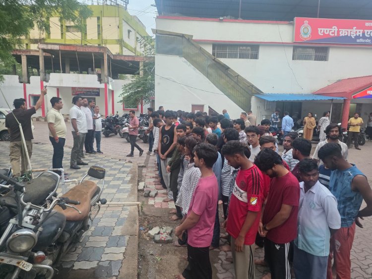 देर रात रायपुर में पुलिस की ताबड़तोड़ चेकिंग: 60 संदिग्ध हिरासत में, गांजा और शराब जब्त