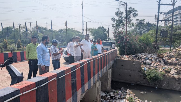 नाला सफाई ठेकेदार एवं सफाई कामगार स्थल पर अनुपस्थित मिले, इसे लेकर निगम स्वास्थ्य विभाग अध्यक्ष ने व्यक्त की गहन नाराजगी