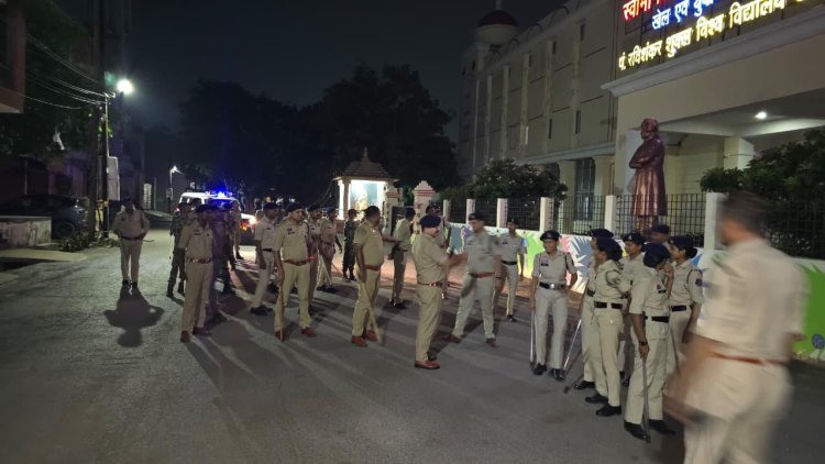 रायपुर में देर रात पुलिस का बड़ा एक्शन: 130 जवानों ने की कॉम्बिंग गश्त, कई बदमाश धरे गए