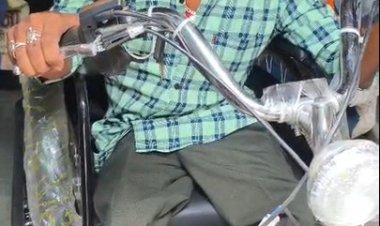 दिव्यांग श्री खिलेन्द्र कुमार साहू को मिली बैटरी चालित ट्रायसायकल
