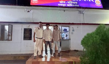 थाना डी.डी. नगर पुलिस द्वारा अलग-अलग स्थानों पर कार्रवाई कर धारदार चाकू लहराकर आम लोगों को डराने-धमकाने वाले दो आरोपियों को गिरफ्तार किया गया