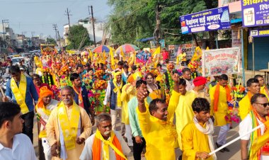 कृष्ण जन्मोत्सव पर यादव ठेठवार समाज की भव्य शोभायात्रा, 600 से अधिक सामाजिक बंधुओं ने लिया उत्साहपूर्वक हिस्सा ...