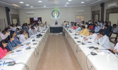 सेवा संकल्प अभियान की तैयारियों को समय पर पूरा करें : कलेक्टर डॉ. गौरव सिंह
