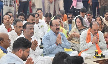 उप मुख्यमंत्री अरुण साव ने पेंशनधारियों के पैर पखार कर लिया आशीर्वाद, लोरमी में सेवा संकल्प का भावुक का पल