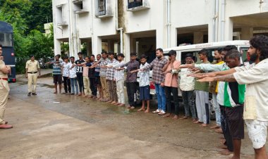 त्योहारों से पहले धमतरी पुलिस की सख्ती, बदमाशों की थाने में कराई परेड