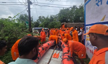 कलेक्टर डॉ. गौरव कुमार सिंह के निर्देश पर चंदनीडीह में NDRF का रेस्क्यू अभियान जारी