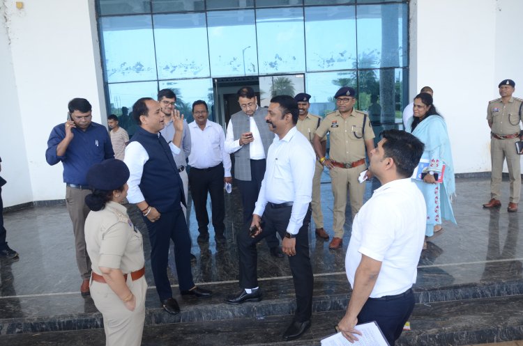 राज्योत्सव स्थल का अधिकारियों ने किया निरीक्षण, तैयारियों एवं व्यवस्थाओं के संबंध में की चर्चा