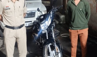 रात्रि गश्त के दौरान यातायात पुलिस की सतर्कता से चोरी की मोटरसाइकिल बरामद