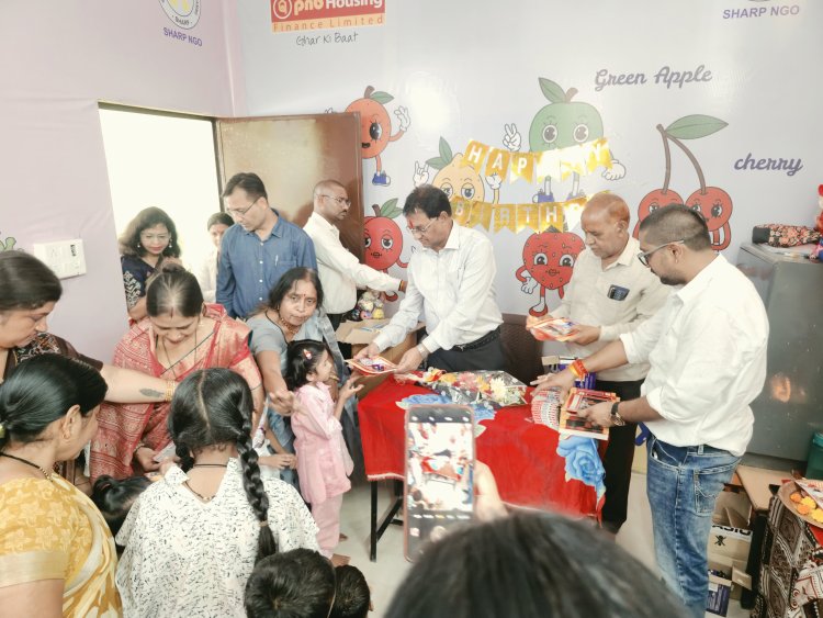 मुख्यमंत्री विष्णु देव साय की मंशानुरूप रायपुर जिला प्रशासन की अभिनव पहल ‘प्रोजेक्ट आओ बांटे खुशियां’ के तहत शासकीय अधिकारी-कर्मचारी बच्चों संग मना रहे जन्मदिन